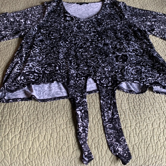 Zac & Rachel Woman Black and White Blouse * 1X - Picture 6 of 13